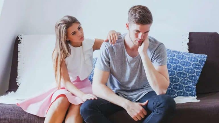woman apologize | | Bagaimana Cara Meminta Maaf kepada Pasangan—dengan Benar