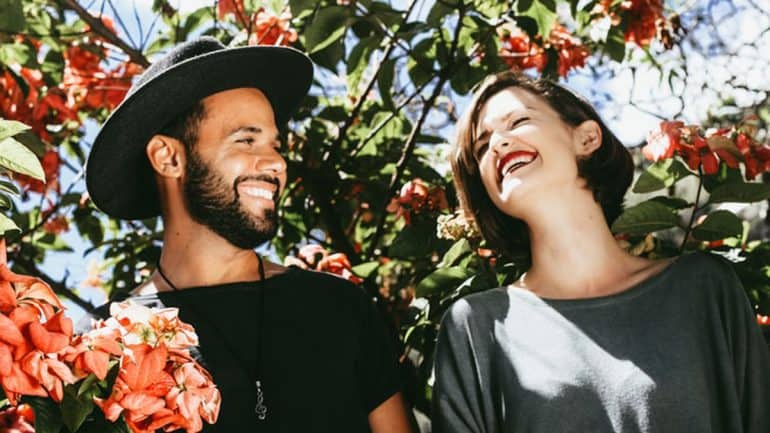 couple laughing | | Pembaca Buku Genre Ini adalah Tipe Pasangan Idaman