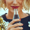 woman drinking soda | | Hindari Makanan Ini untuk Mengurangi Lemak di Perut