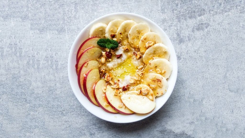 apple and banana | | 10 Makanan Sehat yang Harus Selalu Ada di Dapur