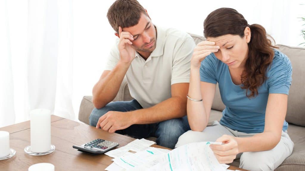 couple finance2 | | Perlukah Memberitahu Suami Kamu Membeli Tas Baru?