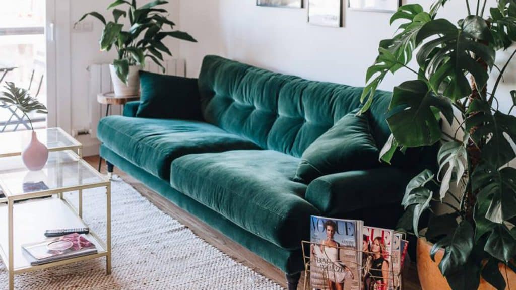 sofa | | Berencana Mendekorasi Ruang Tamu? Lima Furnitur Ini Harus Kamu Beli