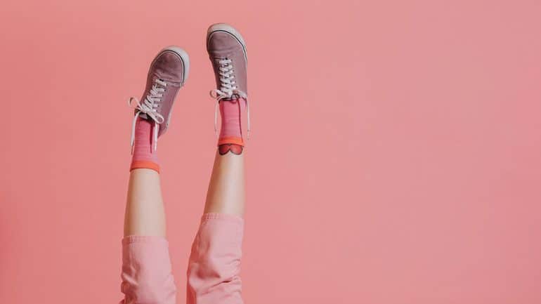 pink sneakers | | 15 Pink Sneakers Ini Akan Membuatmu Jatuh (Lagi) dengan Merah Muda