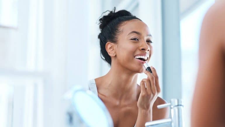 lipstick for dark skin woman | | 10 Lipstik Terbaik untuk Kulit Gelap