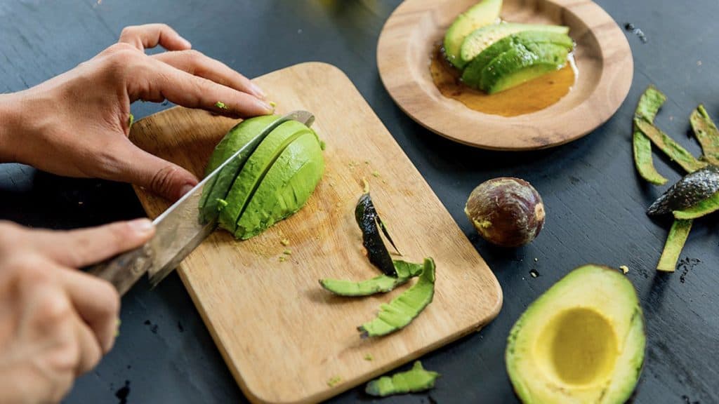 avocado | | 10 Makanan Ini Membantu Melancarkan Aktivitas BAB