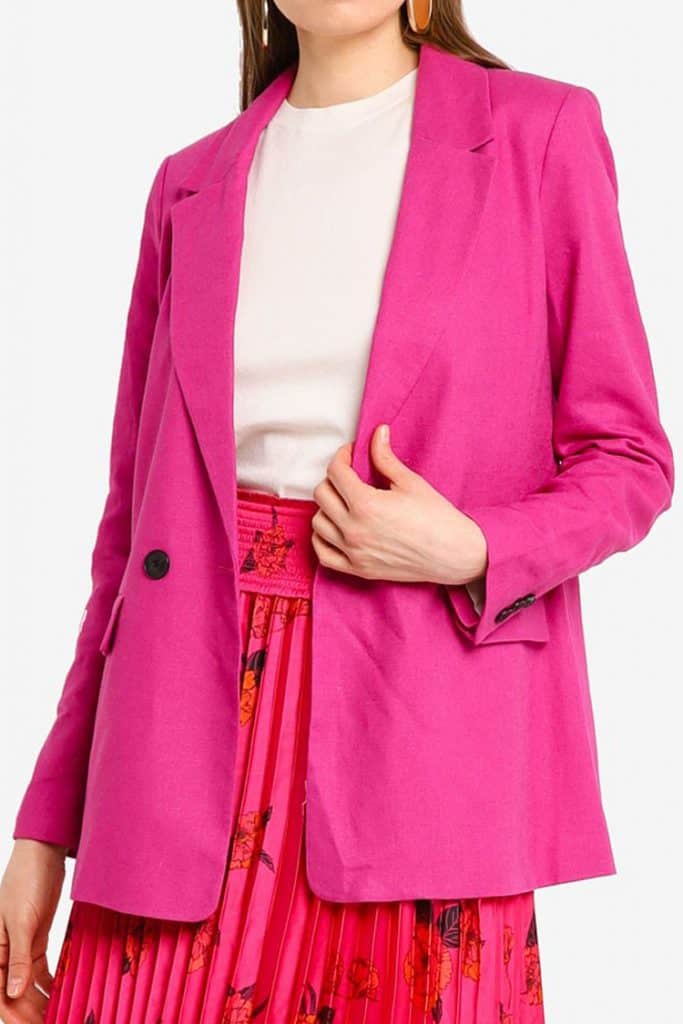 Banana Republic New Boyfriend Button Linen Blazer | | Lupakan Putih (dan Navy)—Pink adalah Warna Blazer Paling Trendi Saat Ini