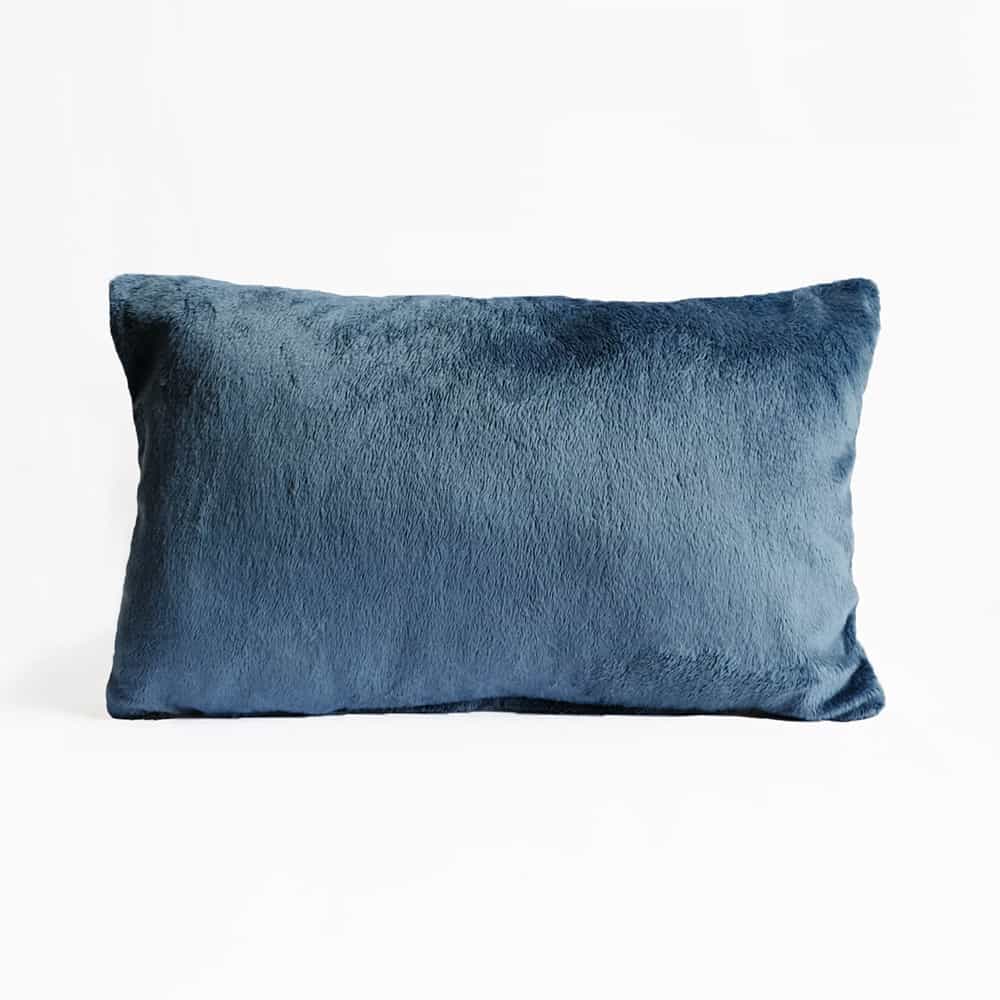 Urban Quarter Sulla Home Long Pillow in Ocean Blue Baby Blue | | 5 Paduan Warna Dekorasi yang Tidak Akan Pernah Salah