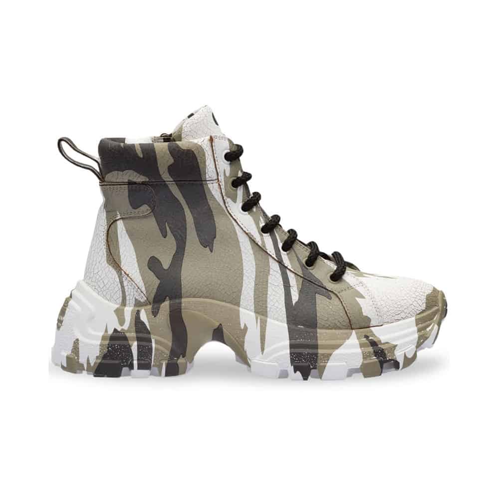 Camouflage Sneakers 3 | | Ide Kado Wisuda: 15 Sneakers Terbaik untuk Mereka yang Wisuda Online