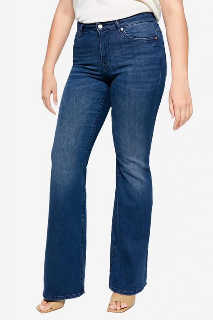  Celana  jeans wanita terbaru 2021 yang bisa kamu miliki 