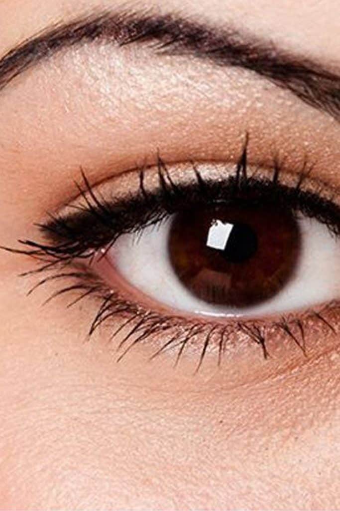 cara pakai eyeliner 5 | | Wajib Coba: 10 Cara Pakai Eyeliner agar Mata Terlihat Lebih Segar