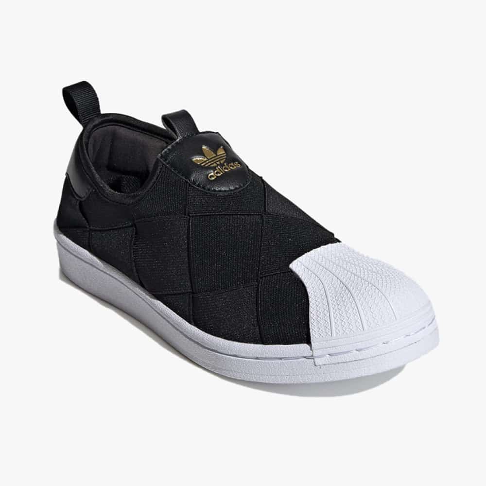 sneakers hitam