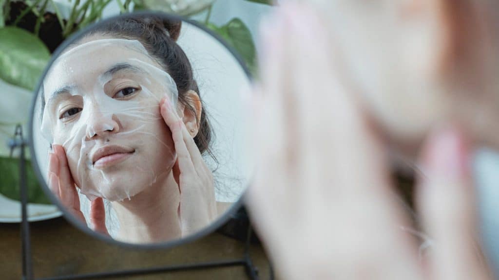 cara pakai sheet mask 4 | | Mengetahui Cara Pakai Sheet Mask Yang Benar Menurut Dermatolog