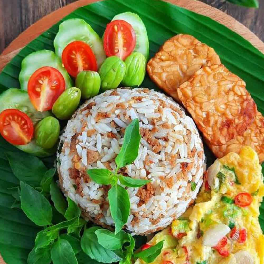 nasi tutug oncom | | 13 Makanan Khas Sunda Yang Tidak Boleh Ketinggalan Untuk Disantap