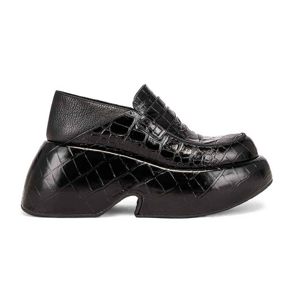 Loewe Wedge Slip On Loafer | | 11 Sepatu Selop Wanita Ini Akan Menyempurnakan Gayamu Dengan Mudah
