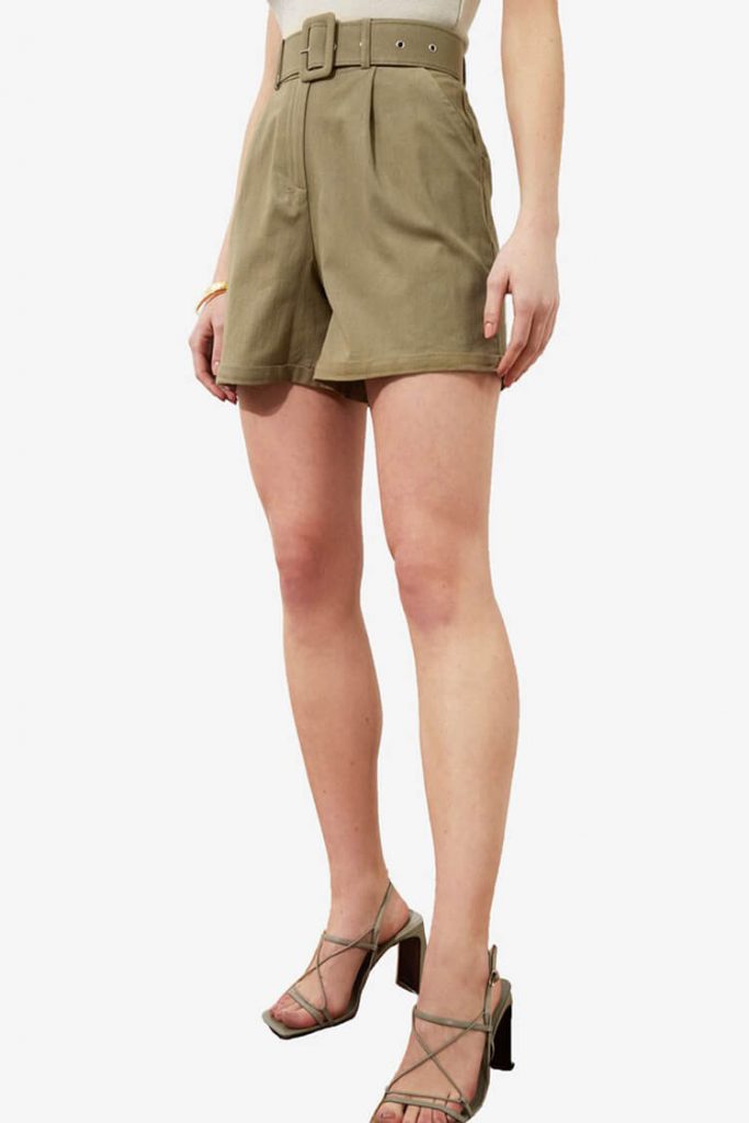 Trendyol Belted Khaki Shorts | | 15 Inspirasi Mengenakan Celana Pendek Yang Nyaman dan Keren