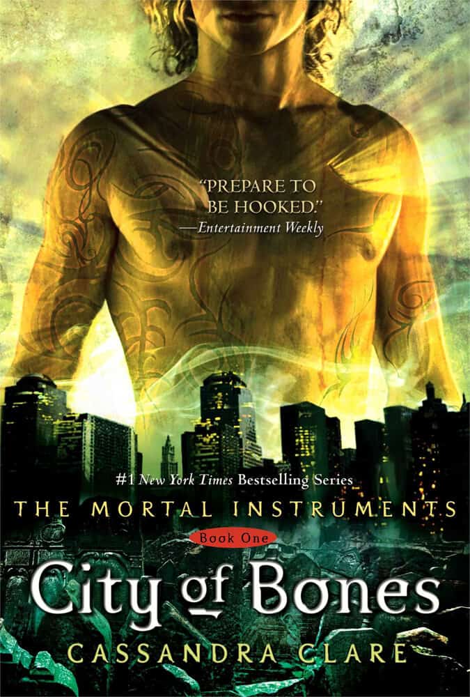 City of Bones Cassandra Clare | | Wajib Baca: 12 Rekomendasi Novel Tentang Cinta Segitiga