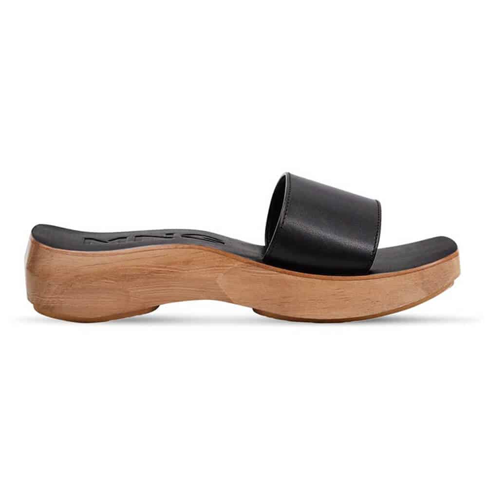Mango Asymmetric Leather Clogs | | Ini 11 Rekomendasi Sepatu Yang Cocok Dipadukan Dengan Gamis
