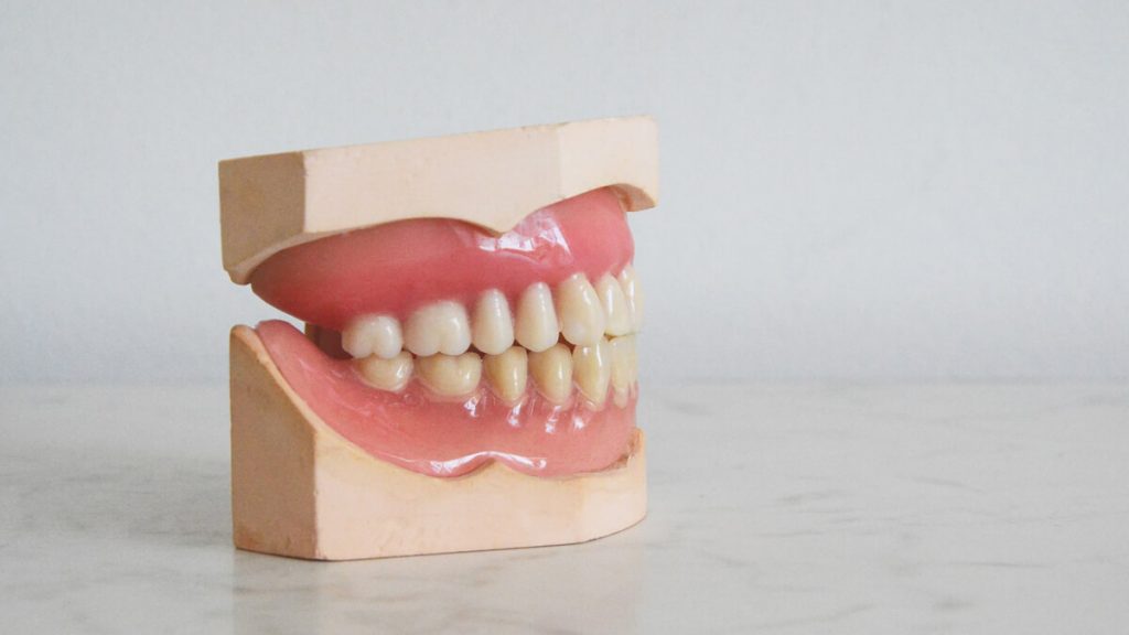 apakah gigi yang menguning ini berbahaya | | Ampuhkah Memutihkan Gigi Dengan Bahan Alami? Ini Kata Dokter