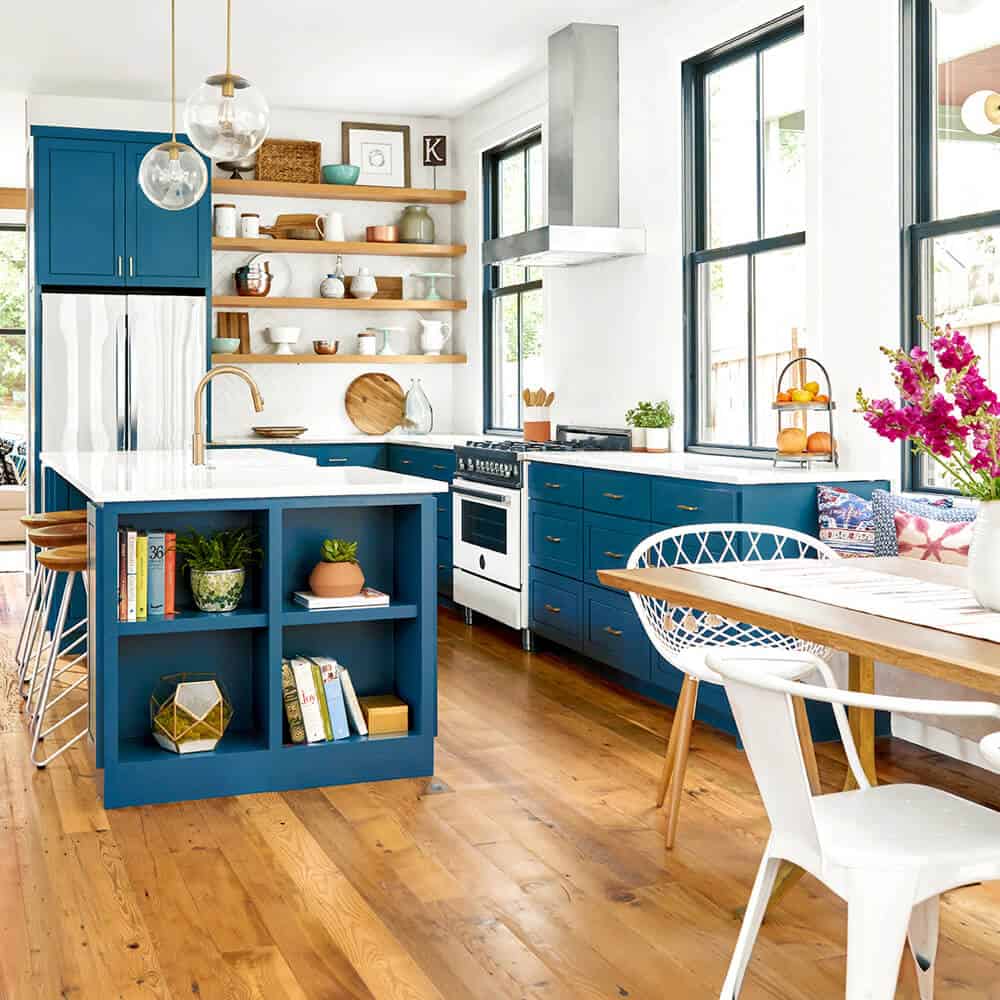 terapkan pada dapur supaya lebih rileks | | 7 Inspirasi Menghias Rumah dengan Warna Biru Laut