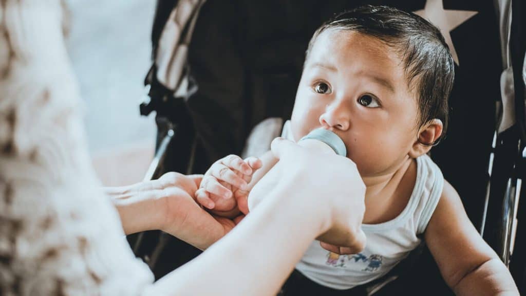 apakah bayi bisa mengalami alergi yang disebabkan susu 1 | | Menurut Dokter, Begini Cara Mengenali Tanda-Tanda Alergi Susu Sapi Pada Anak