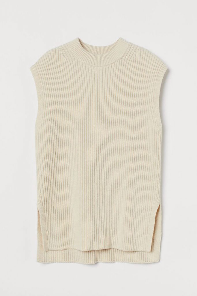 HM Oversized Sweater Vest | | Suka Celana Sobek? Ini 9 Cara Memakainya Agar Terlihat Chic