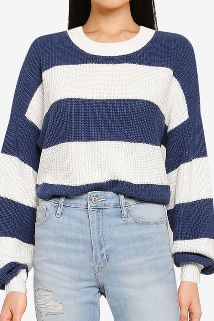 Hollister Easy Stripe Crew Knit Sweater | | Suka Celana Sobek? Ini 9 Cara Memakainya Agar Terlihat Chic