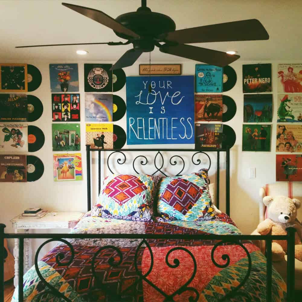 Kreasikan dengan Kepingan Vinyl | | 8 Cara Membuat Dekorasi Dinding Kamar Tidur Lebih Menarik